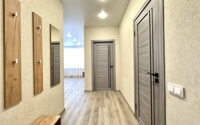 Evkalipt s Dizaynerskim Remontom v Sovremennom Rayone Apartments