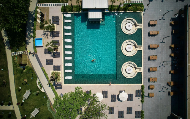 Parmos  Hotel