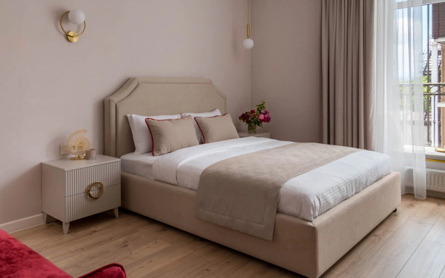 V Samom Tsentre Flat