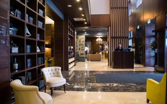Hotel Tom River Plaza