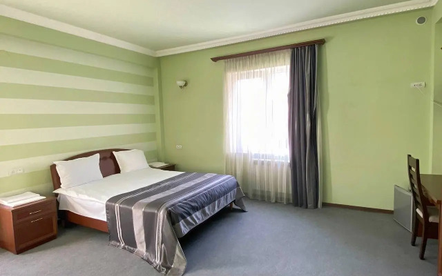 Mina Hotel
