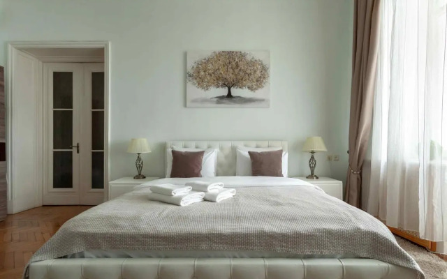 Lyuks s balkonom ı vidom na Moskva-Siti Apartments