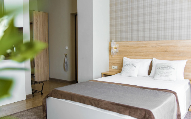 Travertin Latte Apartments