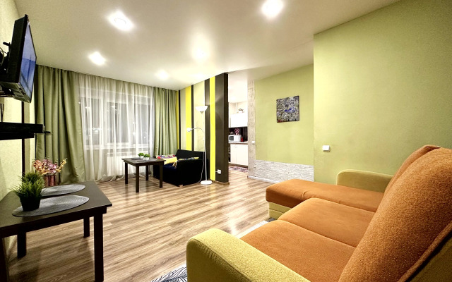 Квартира трехкомнатная рядом с ТЦ Тополь Cети апартаментов На время