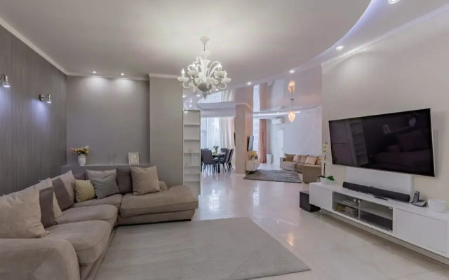Na Krasnogvardeyskoy Ulitse, 38AlitA Flat