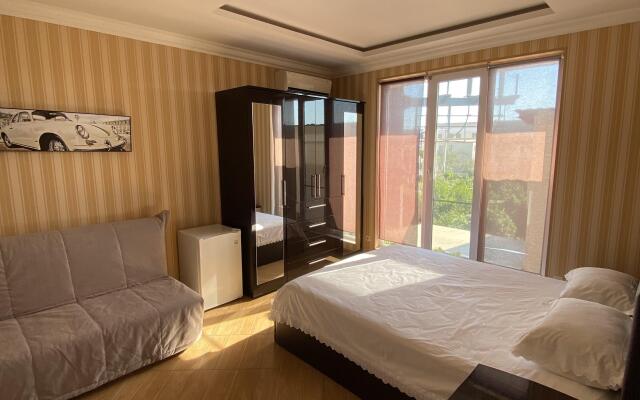 Mira Guest House