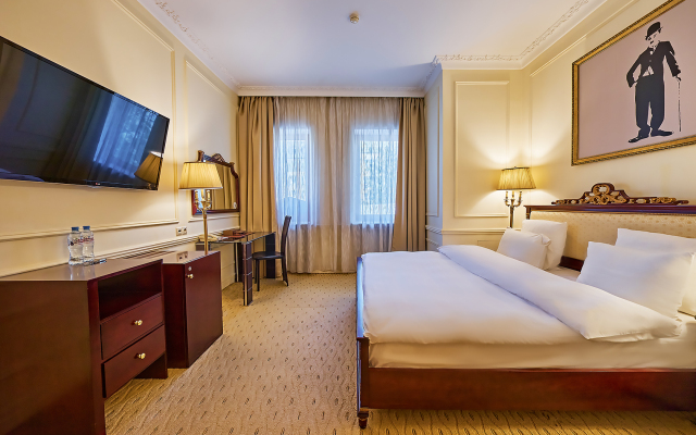 Golden Rooms Hotel