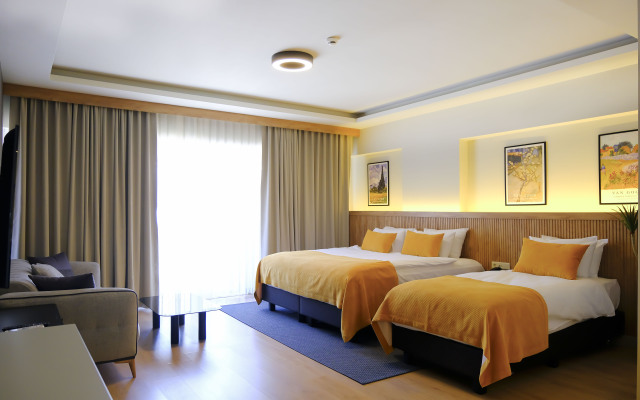 Dugi̇ Hotel