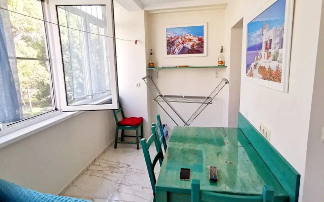 Shikarnaya Odnushka U Morya Flat