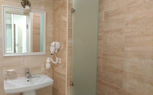 8 Avenyu Hotel