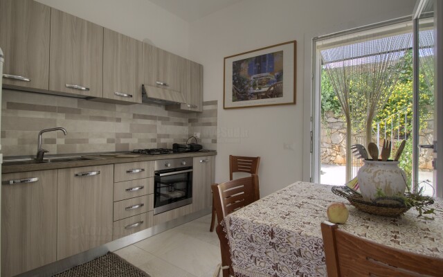 Polo - Relax Front Sea House