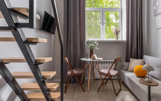 Stilnye Dvukhurovnevye S Besplatnoy Parkovkoy I Parkom Apartment