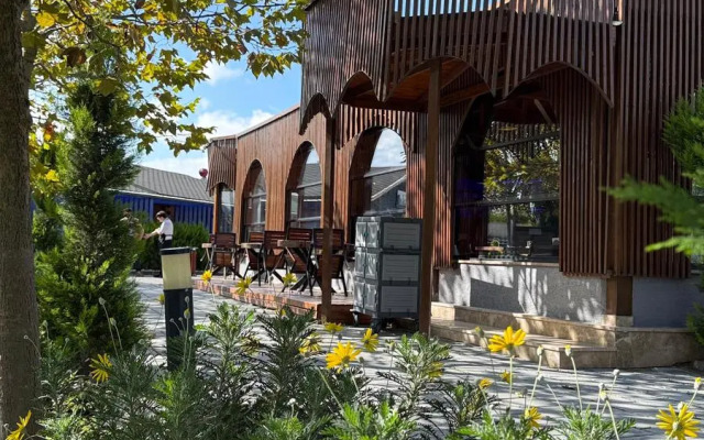 Отель Navy Inn & Bungalows