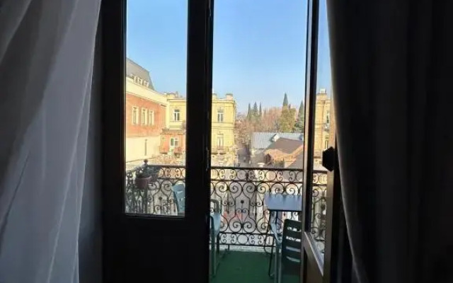 Visiting Nona Apart Hotel