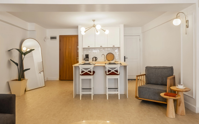 PeraNox Suites 4 Apartments