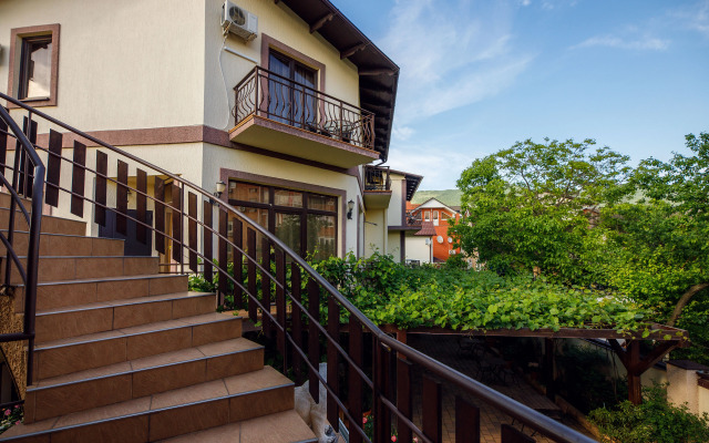 Loris Guest House