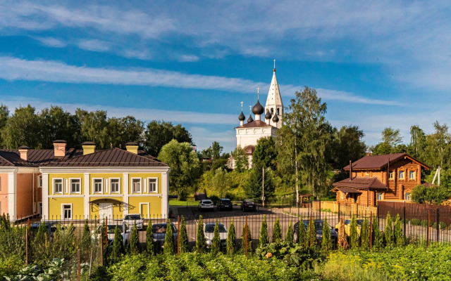 Russian Seasons Selo Vyatskoe Hotels 4*