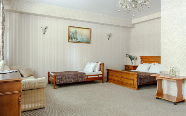 Love Story Hotel