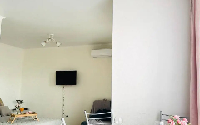 MoonRoom 72 V Yevropeyskom ryadom s akvaparkom Flat