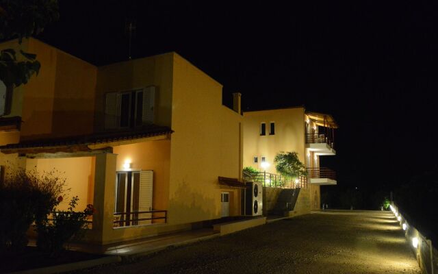 Marias Filoxenia Suites Apart-Hotel