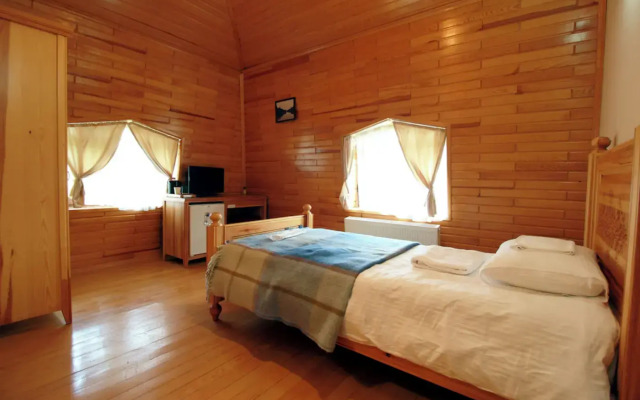 Lake Cildir Lodge Hotel