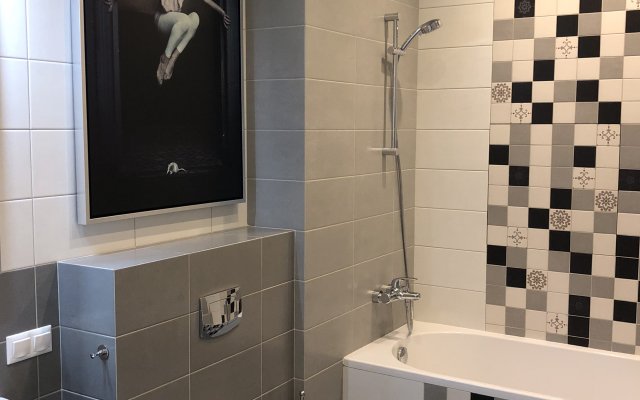 Апартаменты 4-комнатные HomeApart Сторожовская, 6