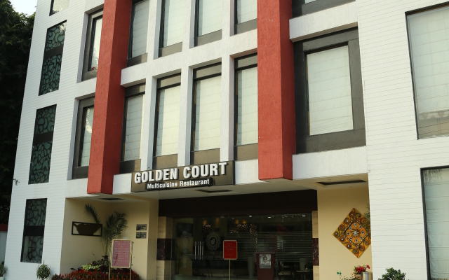 The Golden Apple Hotel