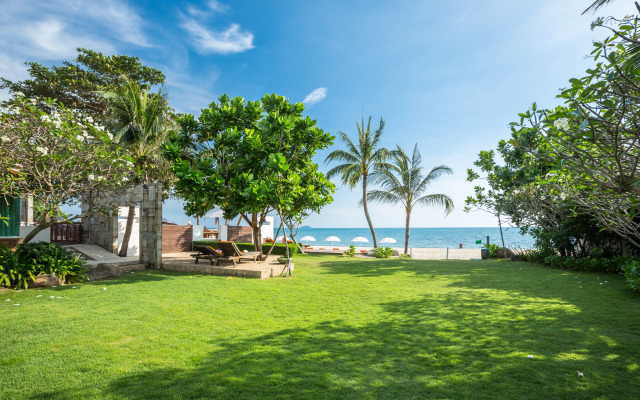 Отель Bandara On Sea