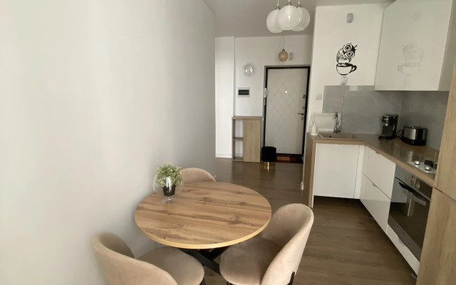 V Krugu Ozer I Morya Flat
