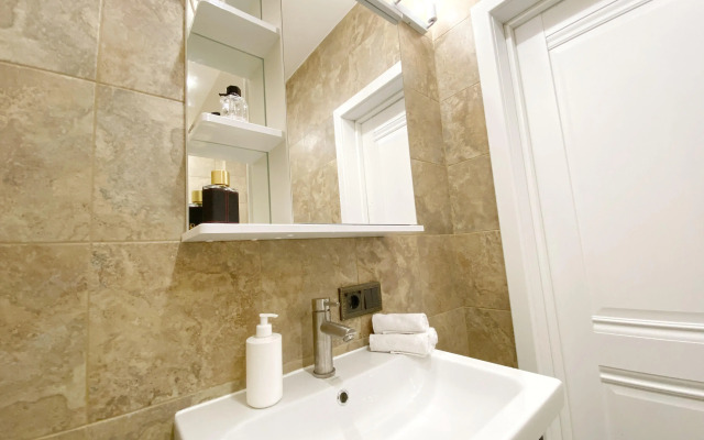 Konstantinov Apartments Na 1905 Goda Flat