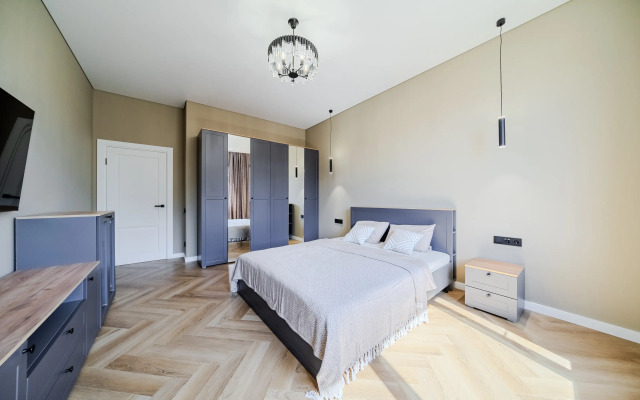 Dizaynerskaya Trekhkomnatnaya Kvartira Flat