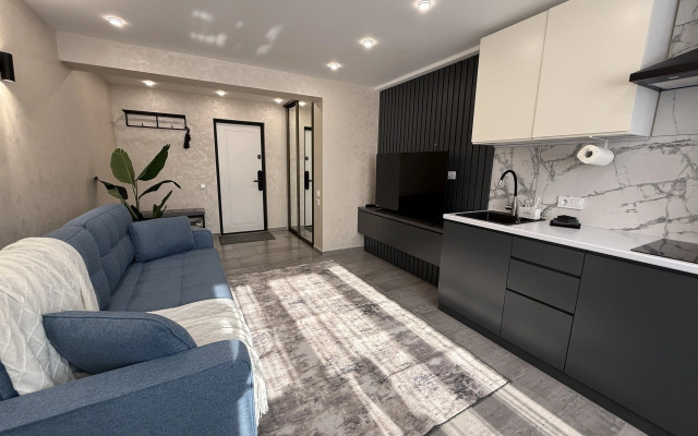 Dizaynerskaya Dvukhkomnatnaya v Tsentre Kurortnoy Zony Flat