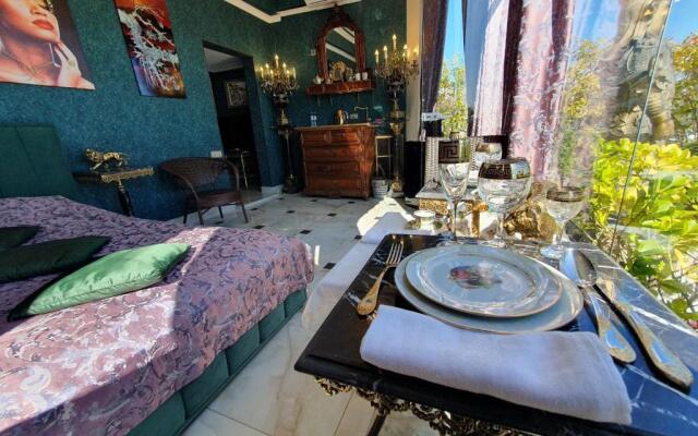 Апартаменты Студия С Бассейном В Самом Центре Сочи