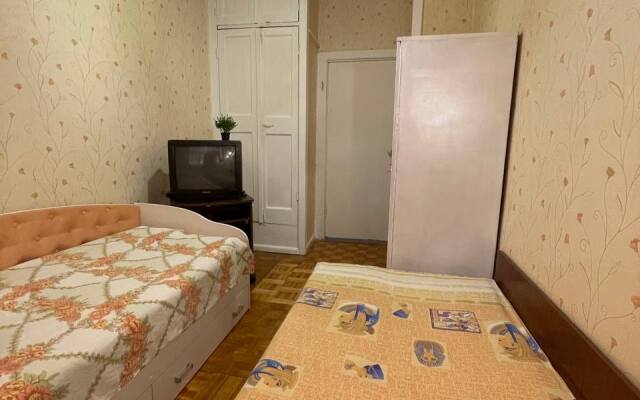 3kh Komnatnaya V Tsentre Apartments