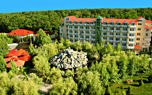 Atlant Holiday Village Hotel