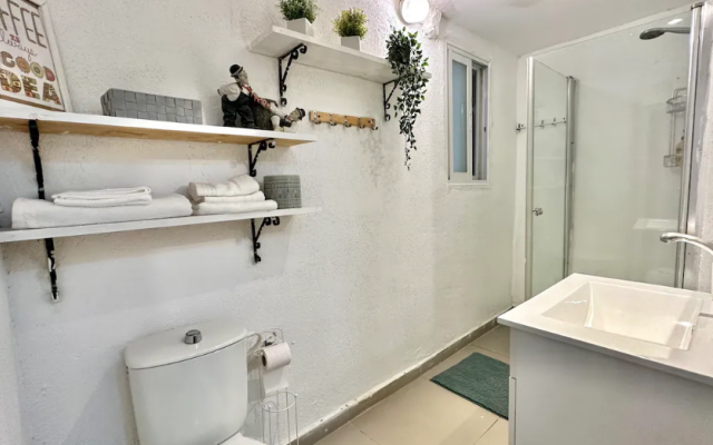Vintazhnye S Odnoy Spalney I S Bolshim Patio Apartments
