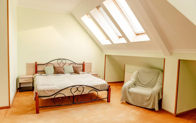 Mansardnye u morya Apartments