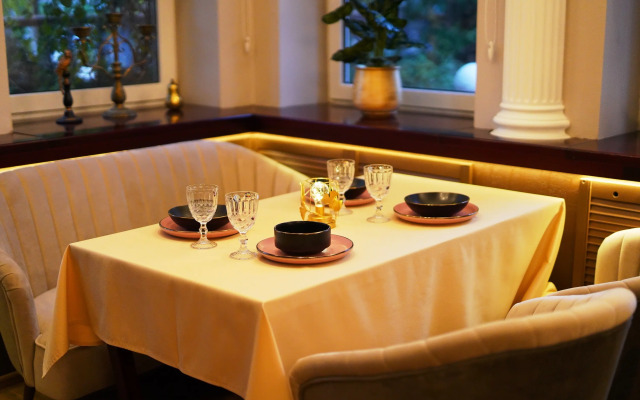 Отель Александр