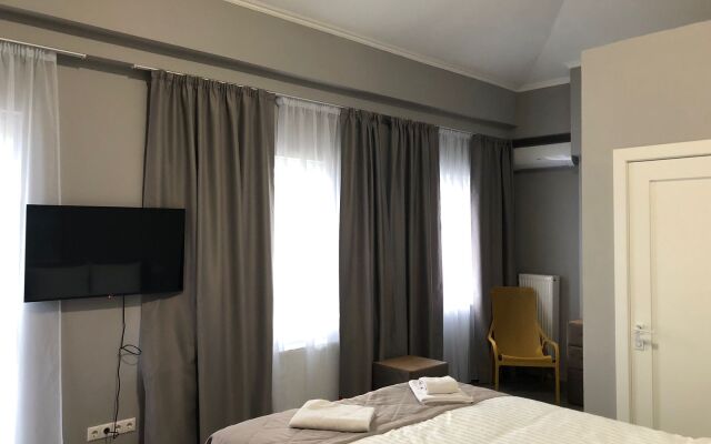 Port Hotel