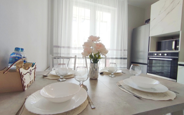 Ryadom S Naberezhnoy Flat