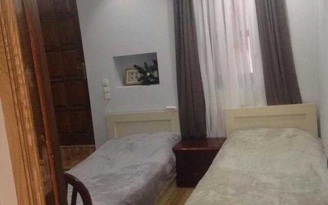 V Starom Batumi Guest House