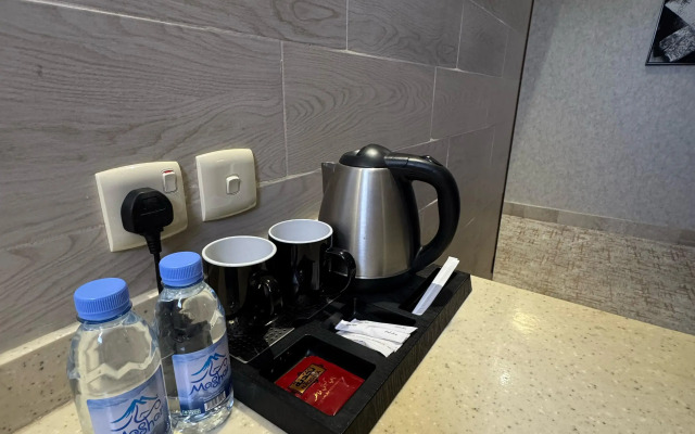 Al-Ufq Suites Hotel