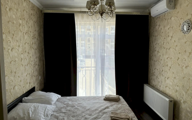 145 S Balkonom I Vitrazhnym Ostekleniem Flat