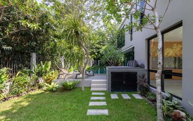 Tropical Paradise Villa with Large Pool Villa