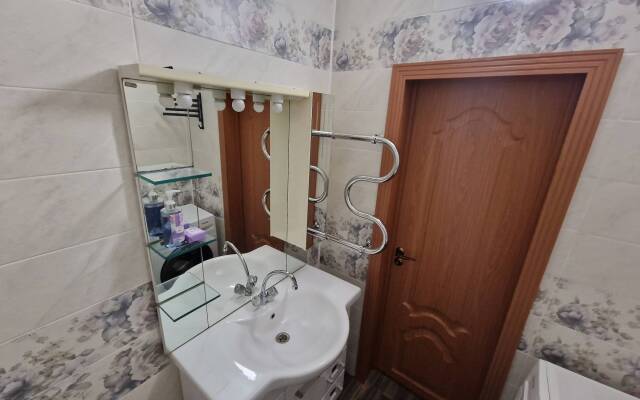 U Pushkinskogo Teatra Tsentr Flat