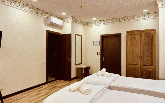 Ayvan Plaza Hotel