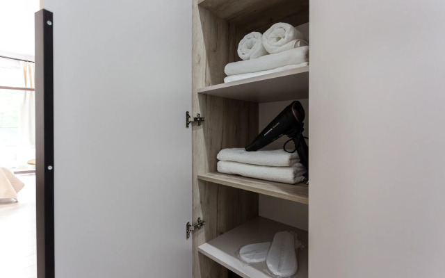 S Balkonom I Vidom Na Lesopark Alleya 326 Flat