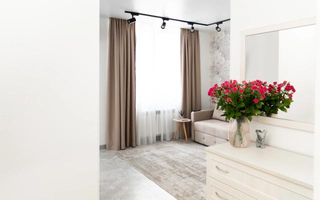 Апартаменты-студия Цветы 30 кв.м. с двуспальным диваном и панорамными окнами, с 3 по 6 этаж