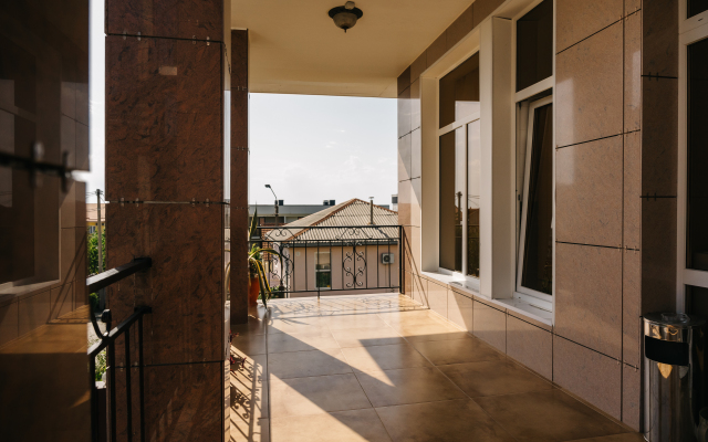 Domik Na Akatsiyah Private House