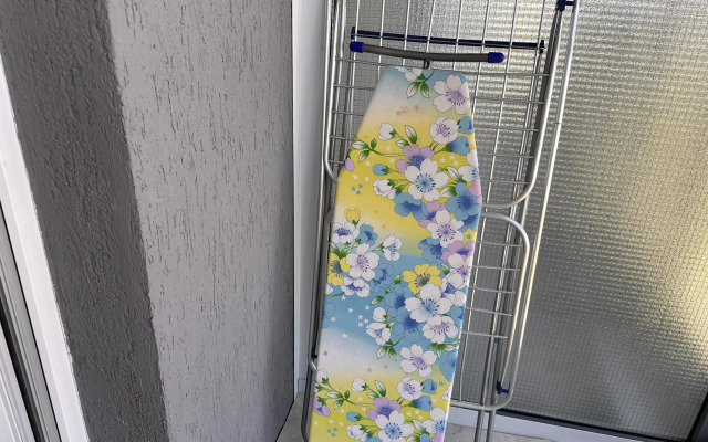 Uyutnaya studiya s vidom na gorod Flat